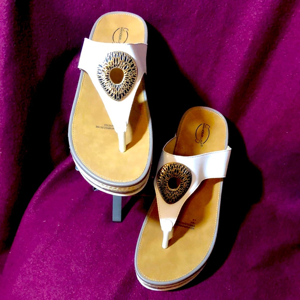 Sandals 🩴 size 11w Wanderlust